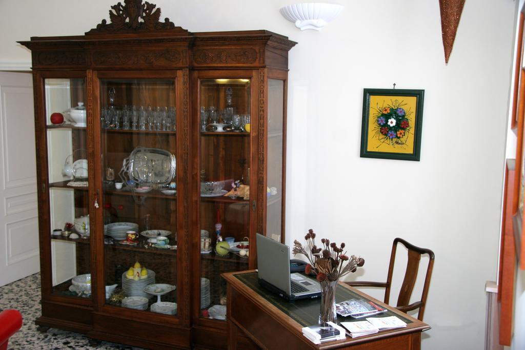 Beb Di Fiore Naples Exterior photo